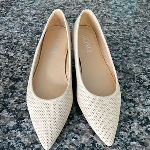 XOXO cream pointed toe flats size 7